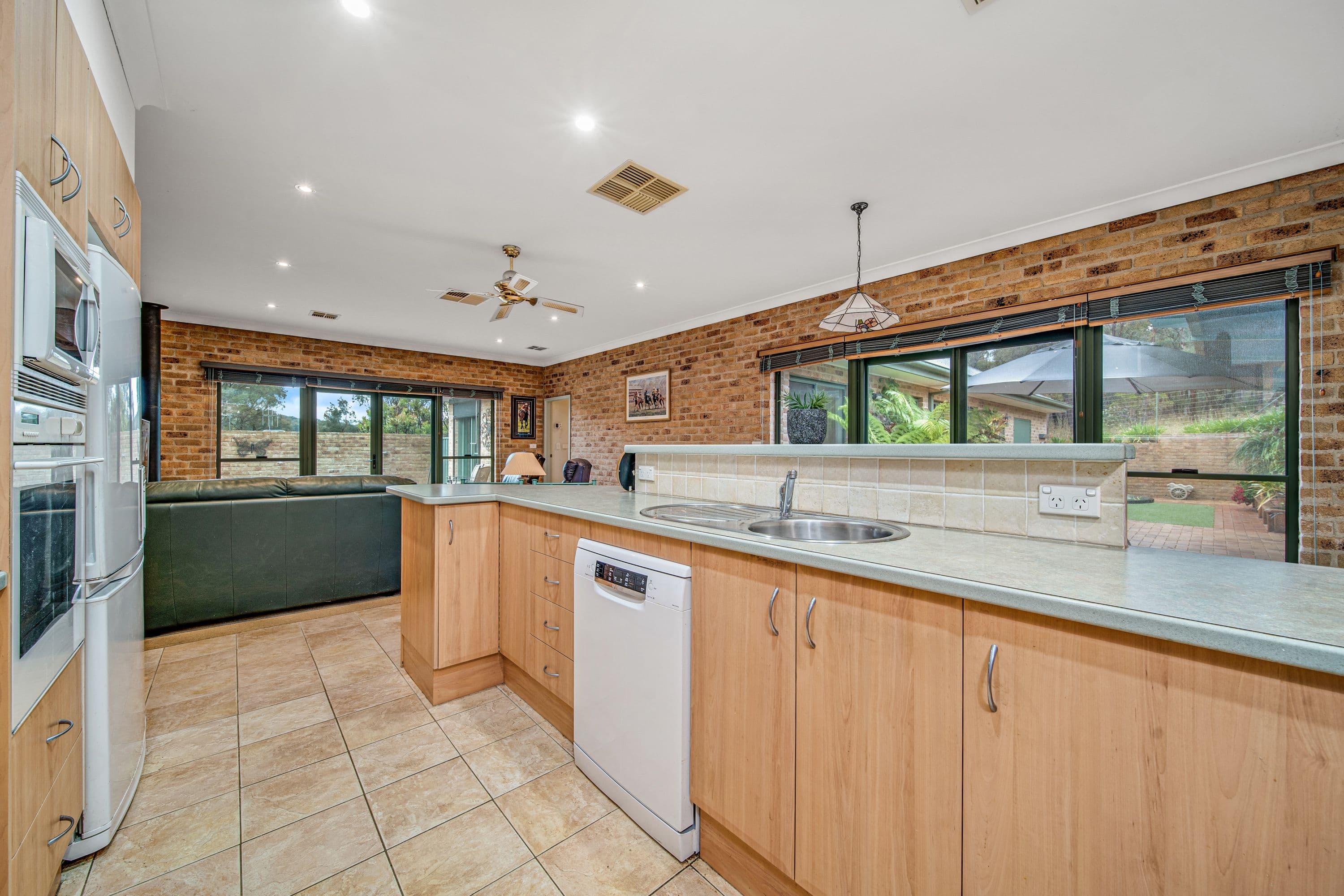 31 Macadamia Close, Jerrabomberra NSW 2619, Jerrabomberra - Thumbnail 3