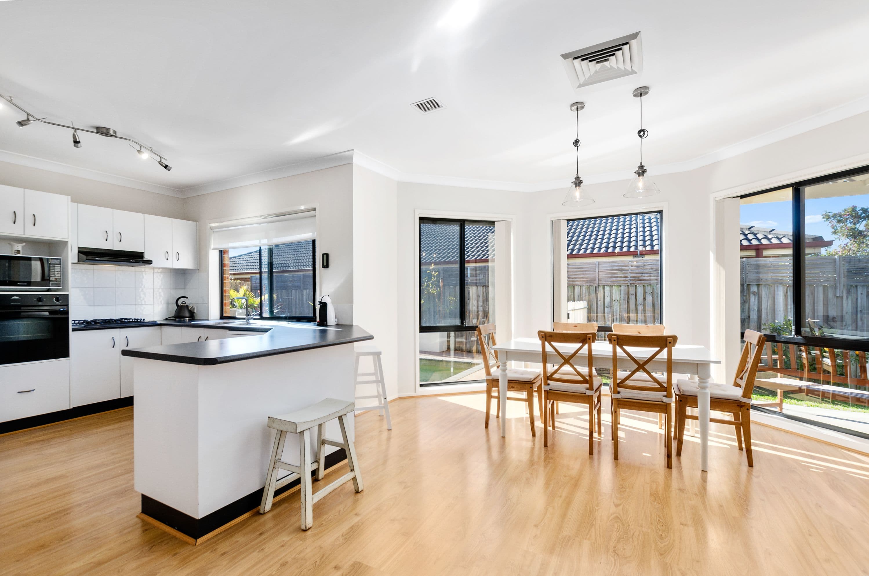 1 Ashwood Place, Horsley - Thumbnail 2
