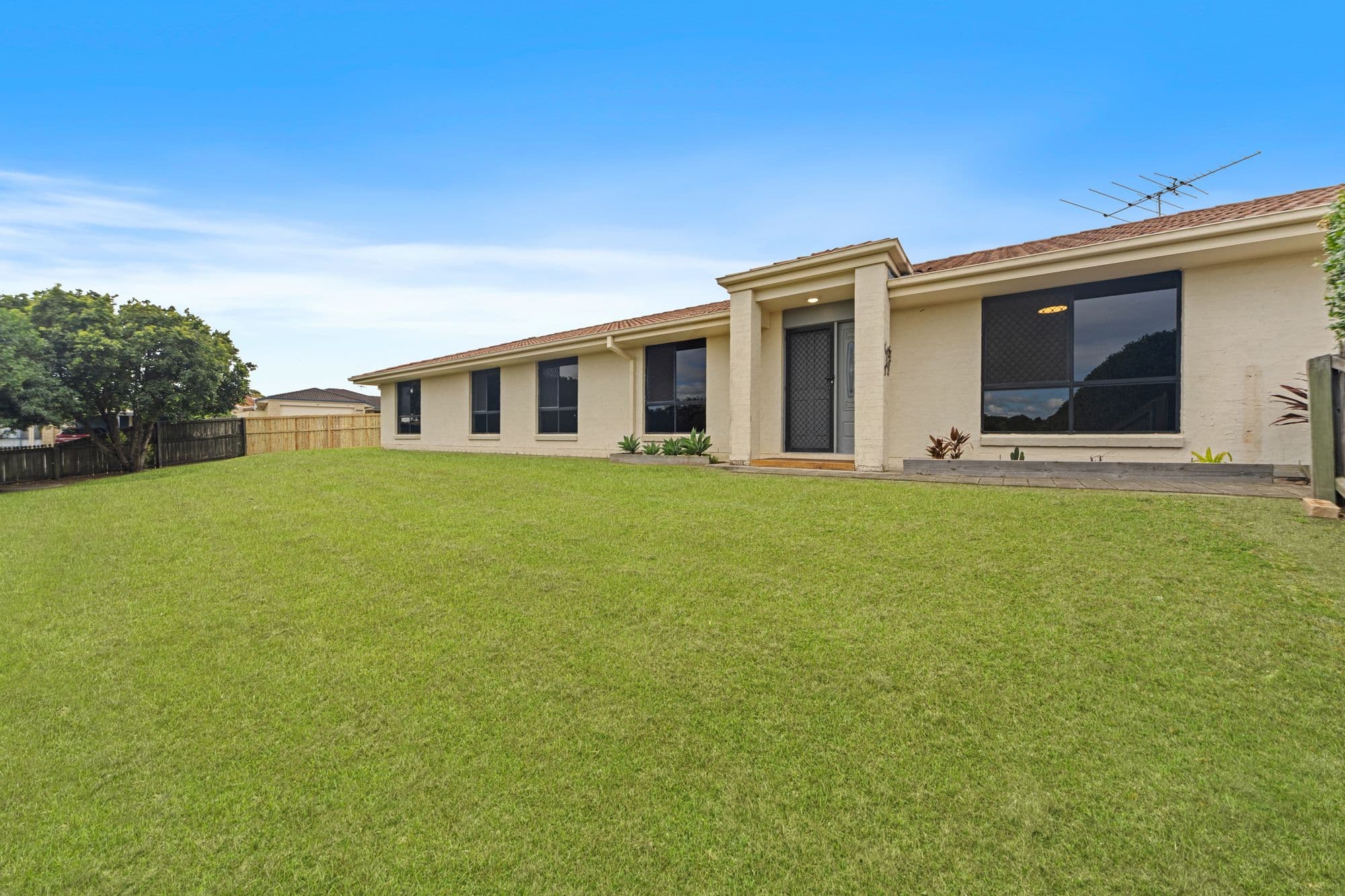 1 Natasha Court, Deception Bay QLD 4508, Deception Bay - Thumbnail 2