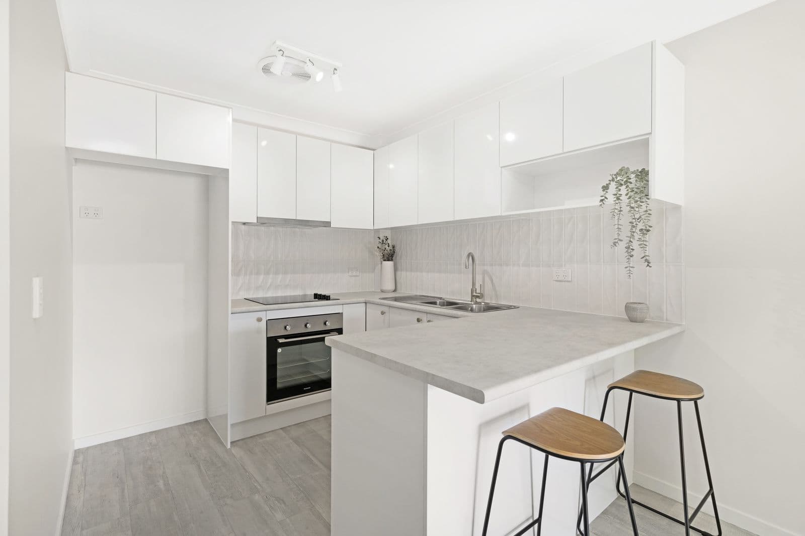 31 Brighton Street, Biggera Waters QLD 4216, Biggera Waters - Thumbnail 2