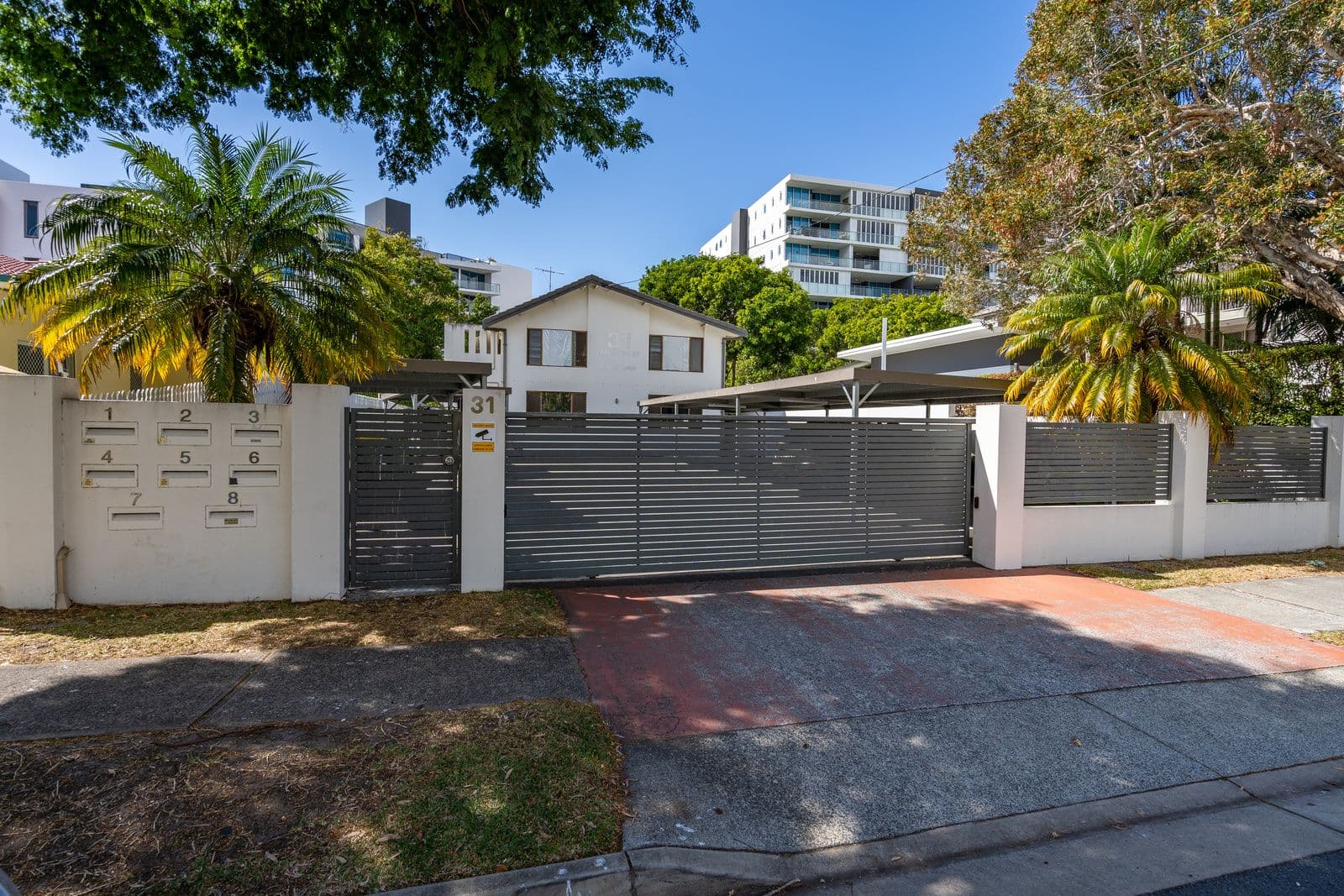 31 Brighton Street, Biggera Waters QLD 4216, Biggera Waters - Thumbnail 4