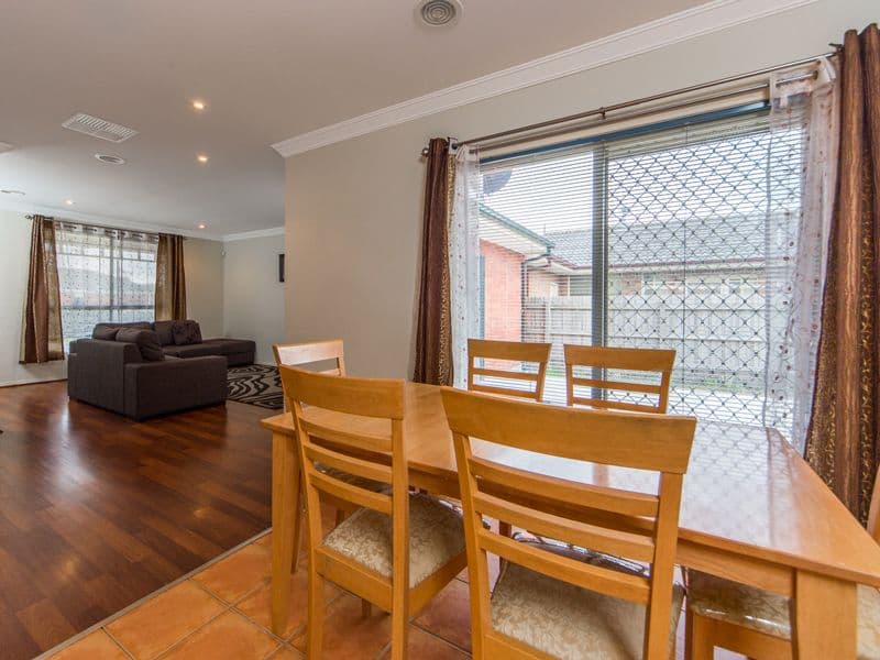 10 HORTON Drive, HAMPTON PARK VIC 3976, Hampton Park - Thumbnail 2