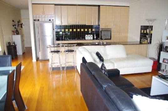 6 Renown Street, ESSENDON NORTH VIC 3041, Essendon North - Thumbnail 2