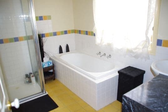 6 Renown Street, ESSENDON NORTH VIC 3041, Essendon North - Thumbnail 4
