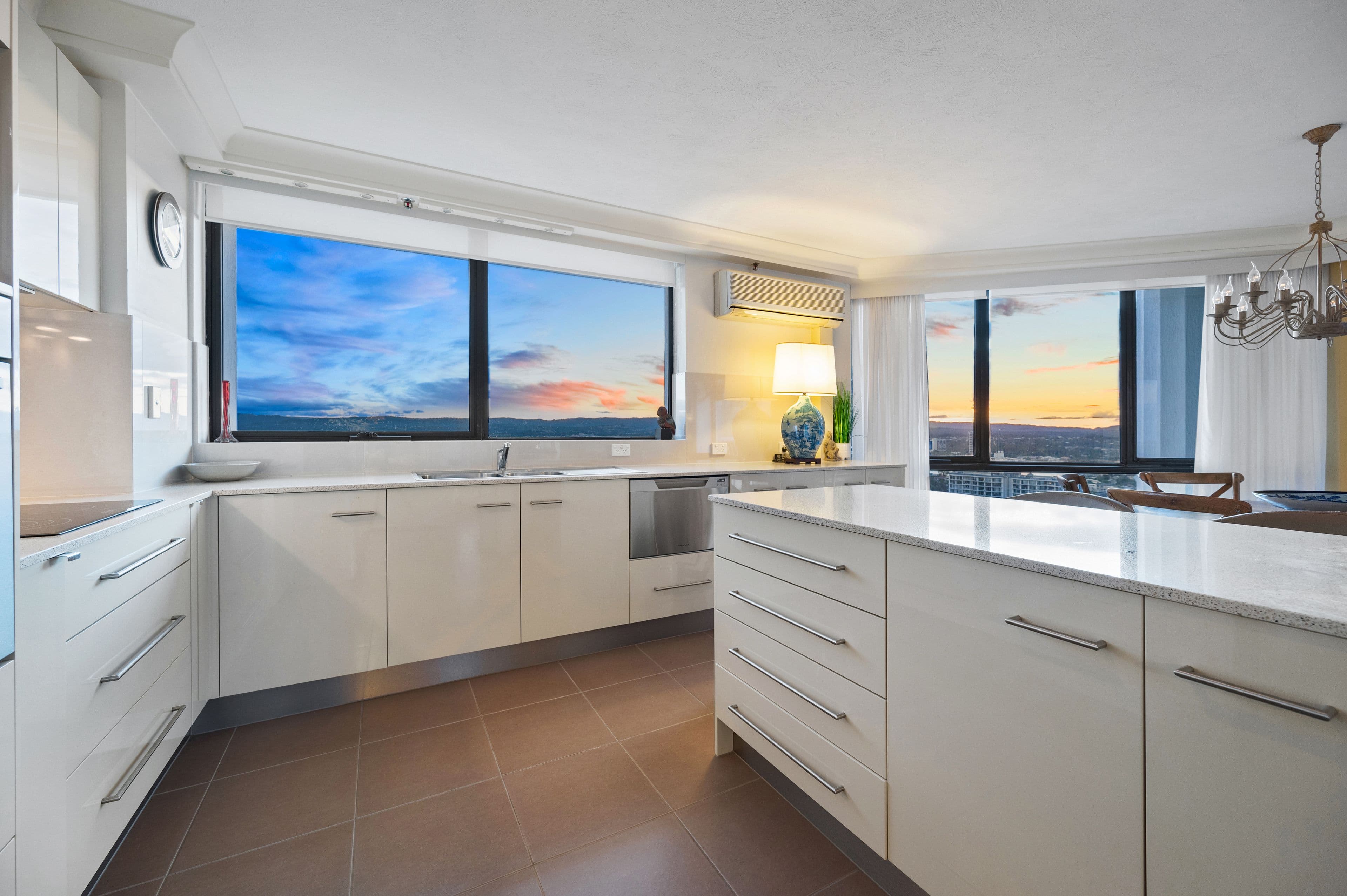 30 Laycock Street, Surfers Paradise QLD 4217, Surfers Paradise - Thumbnail 6
