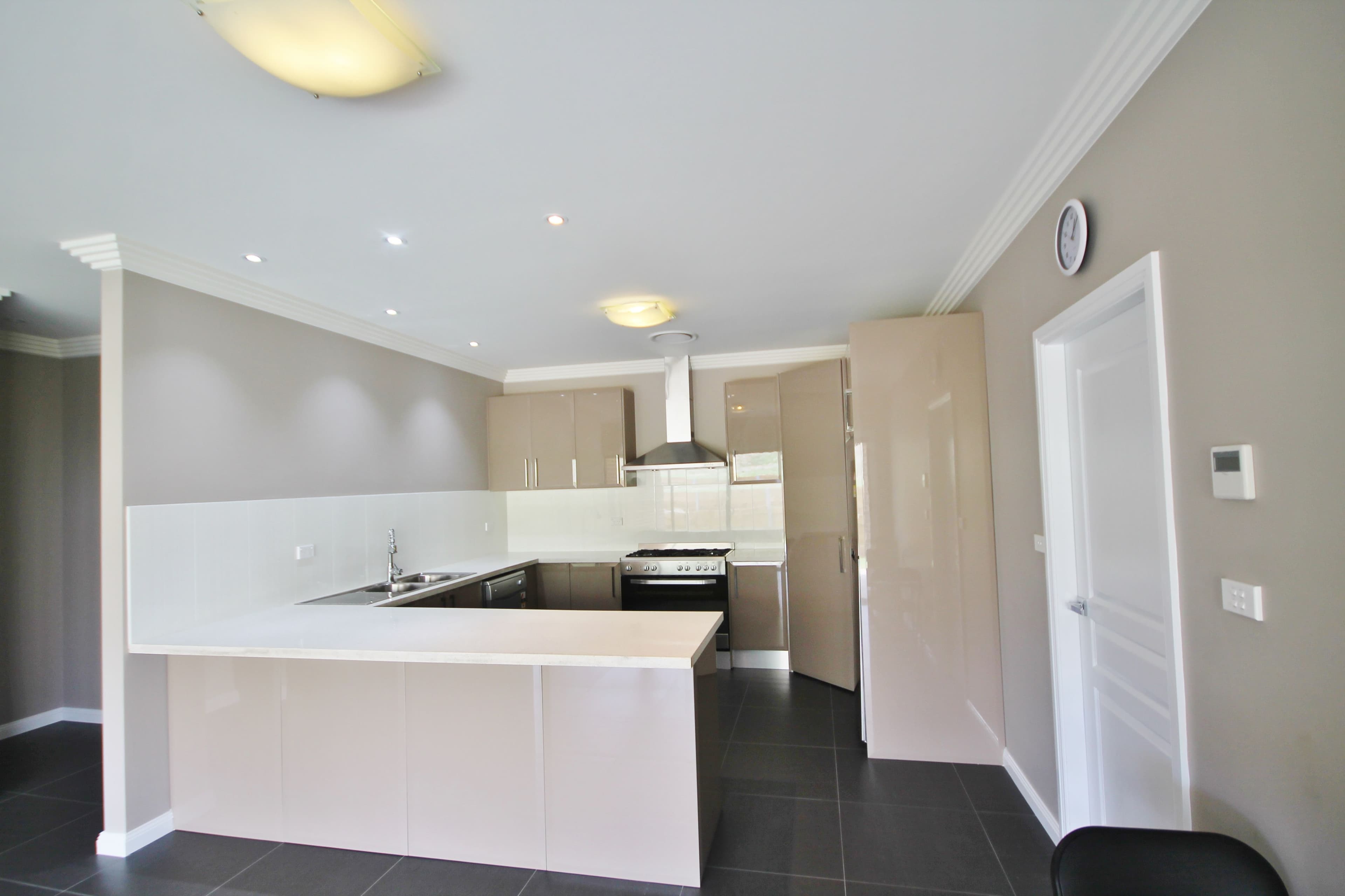62 Jordan Place, Young - Thumbnail 3