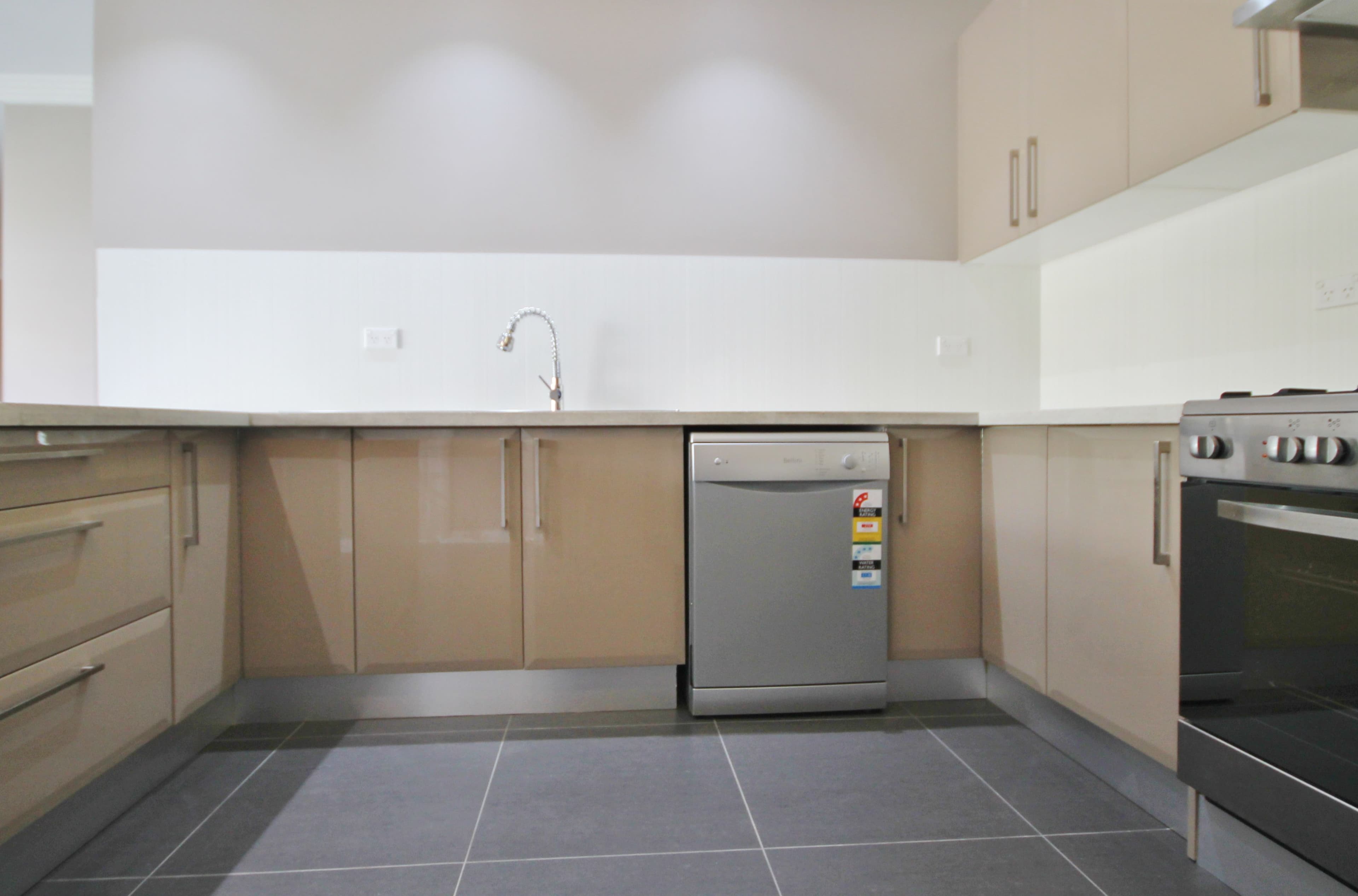 62 Jordan Place, Young - Thumbnail 4