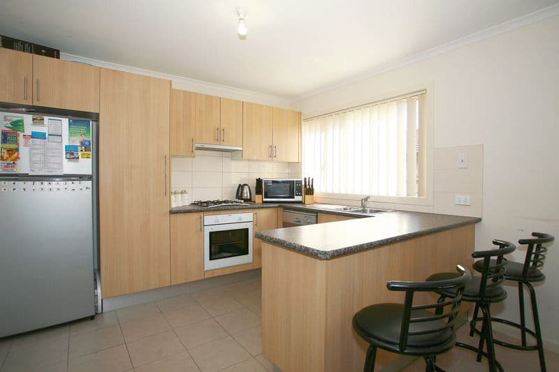 76 Regent Street, Shepparton, Shepparton - Thumbnail 2
