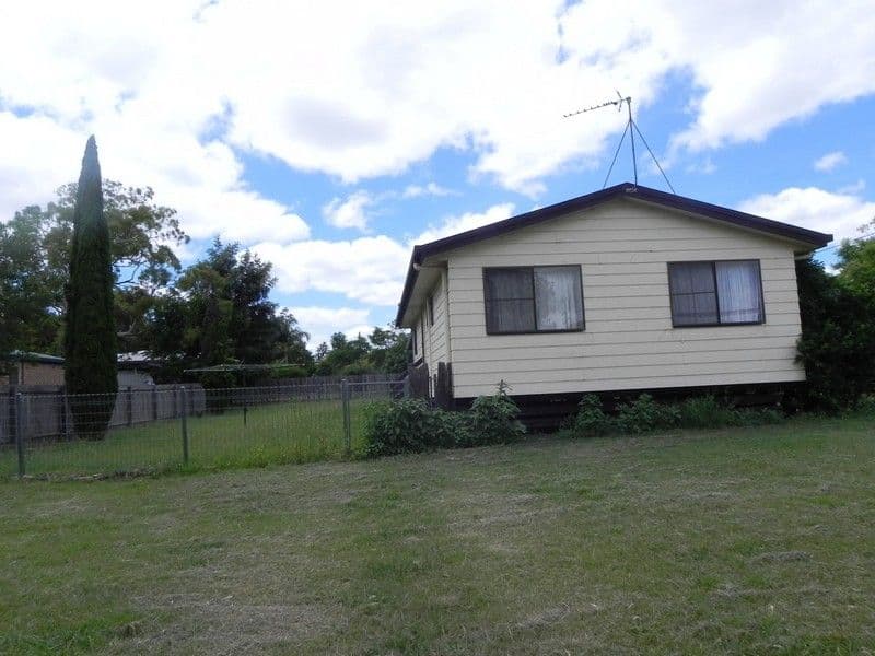 13 Cunningham, PITTSWORTH QLD 4356, Pittsworth - Thumbnail 3