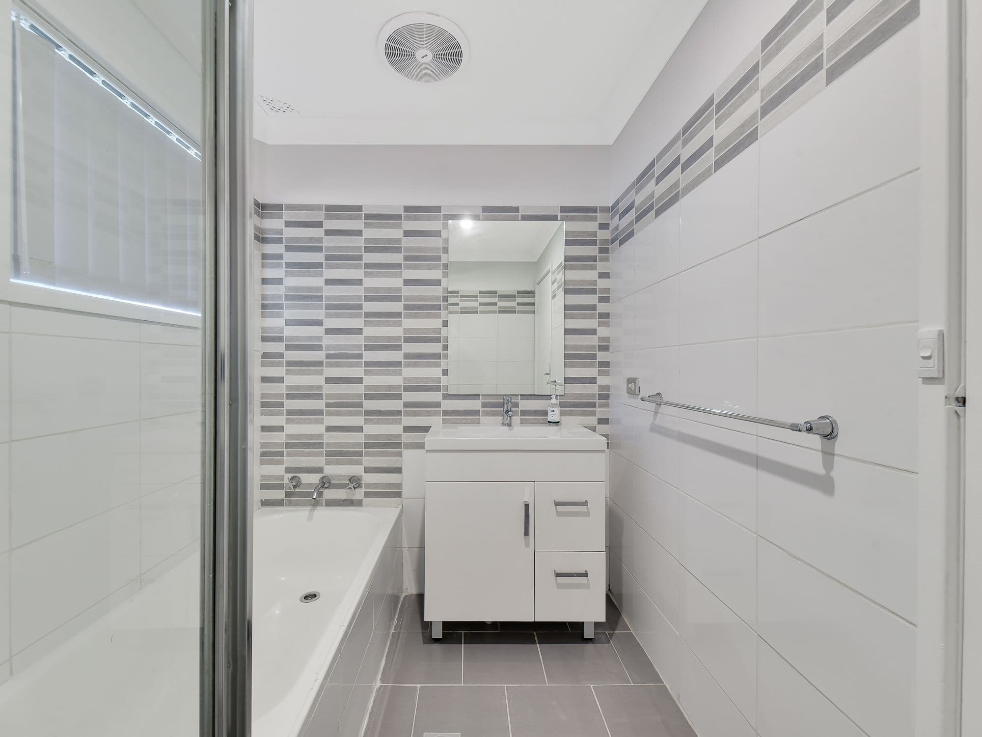 16 Laura Street, Hill Top NSW 2575, Hill Top - Thumbnail 8