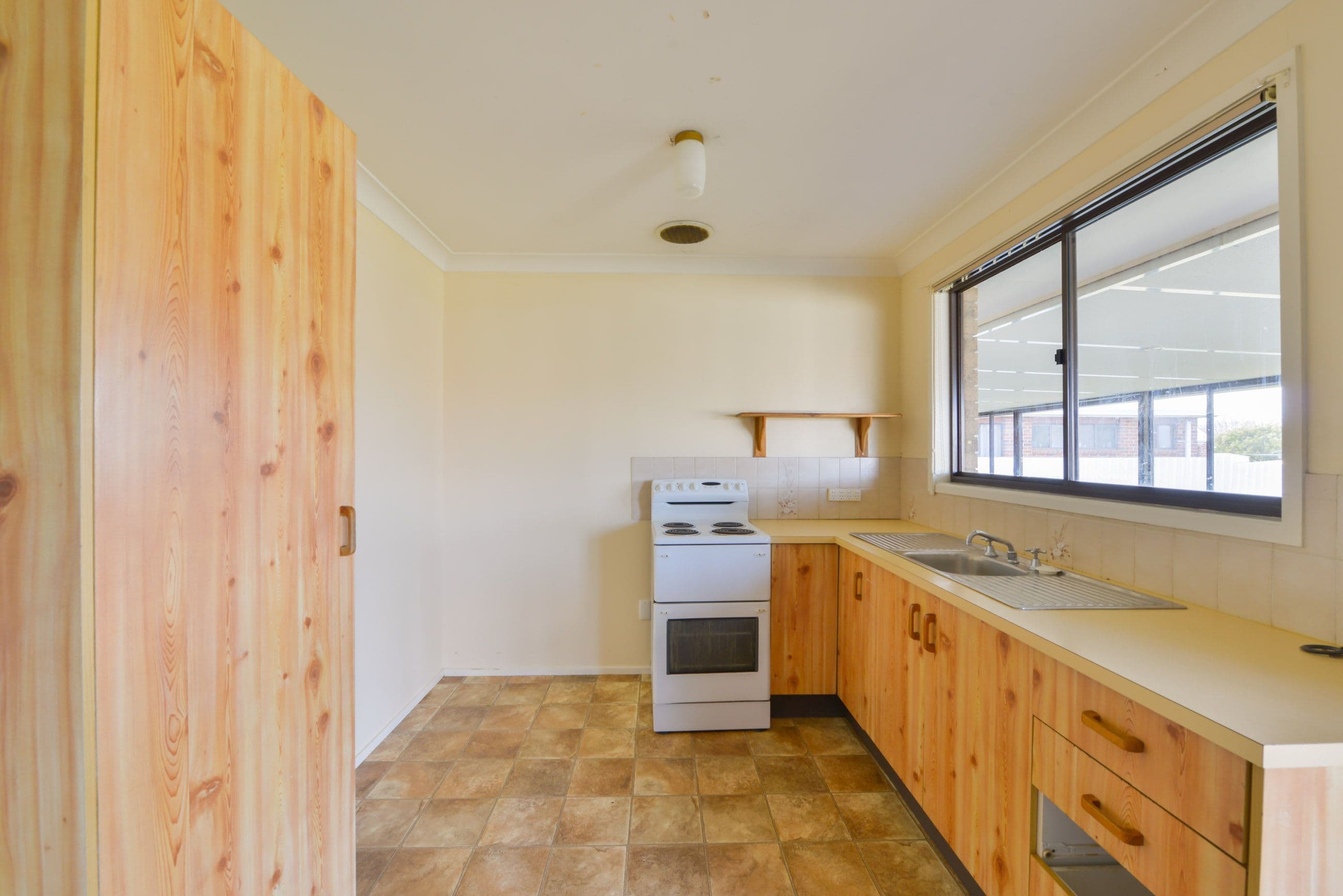 42 Evans Street, Westdale - Thumbnail 3