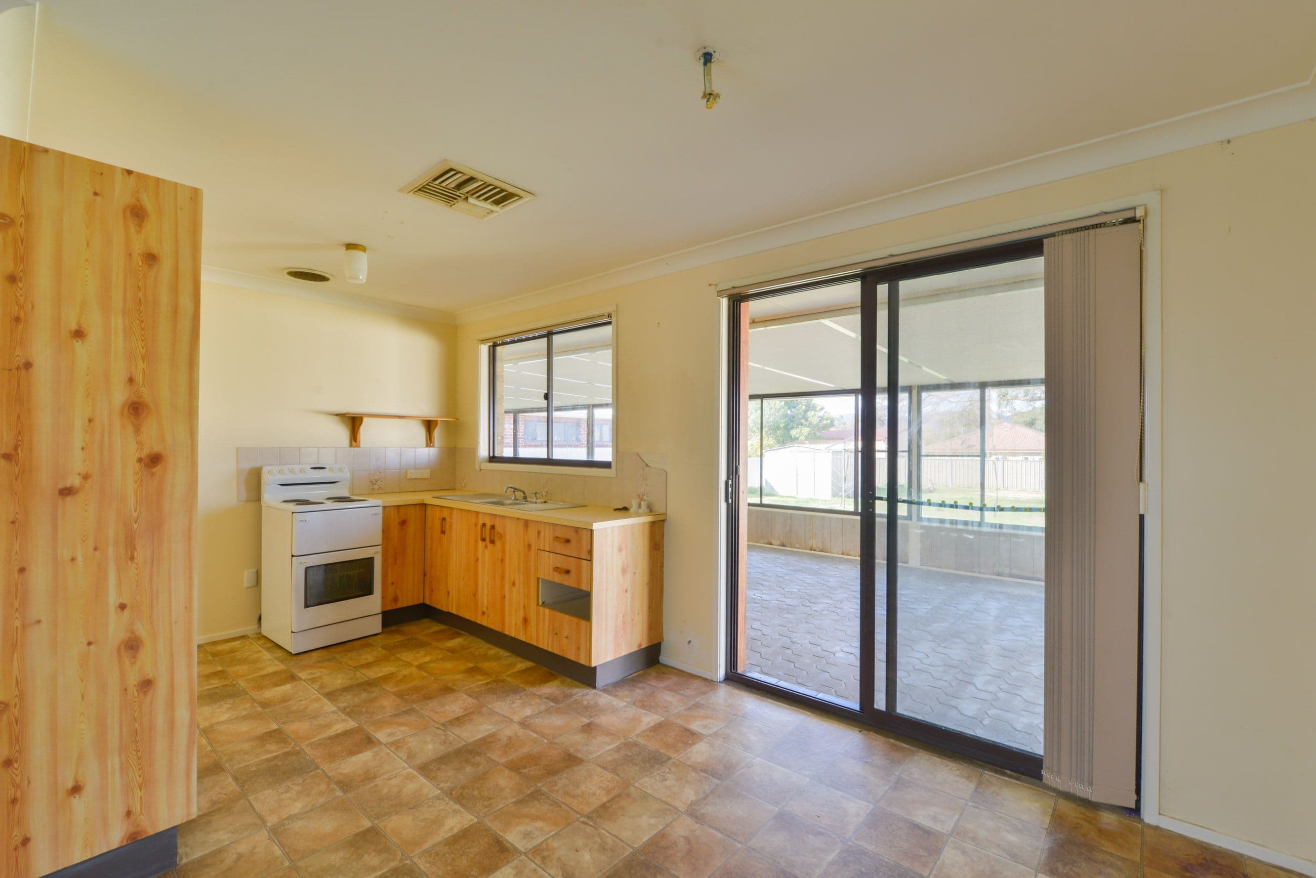 42 Evans Street, Westdale - Thumbnail 4