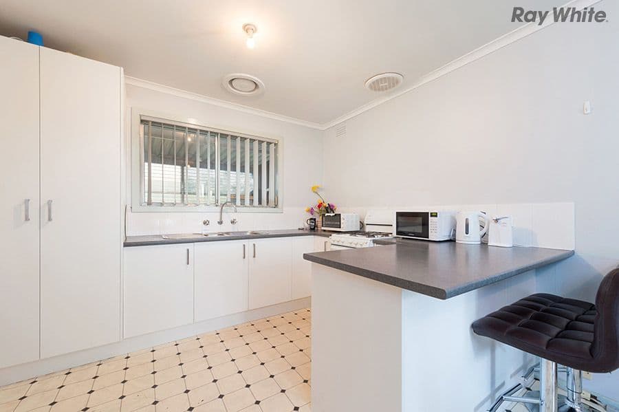 12 Douglas Avenue, St Albans VIC 3021, St Albans - Thumbnail 5