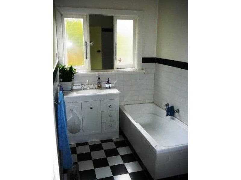 17 Watson Street, SEYMOUR VIC 3660, Seymour - Thumbnail 2