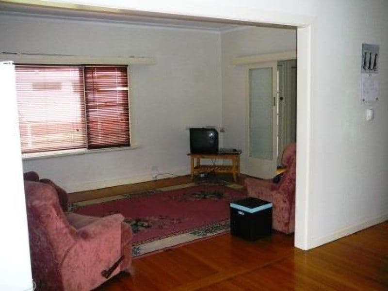 17 Watson Street, SEYMOUR VIC 3660, Seymour - Thumbnail 4