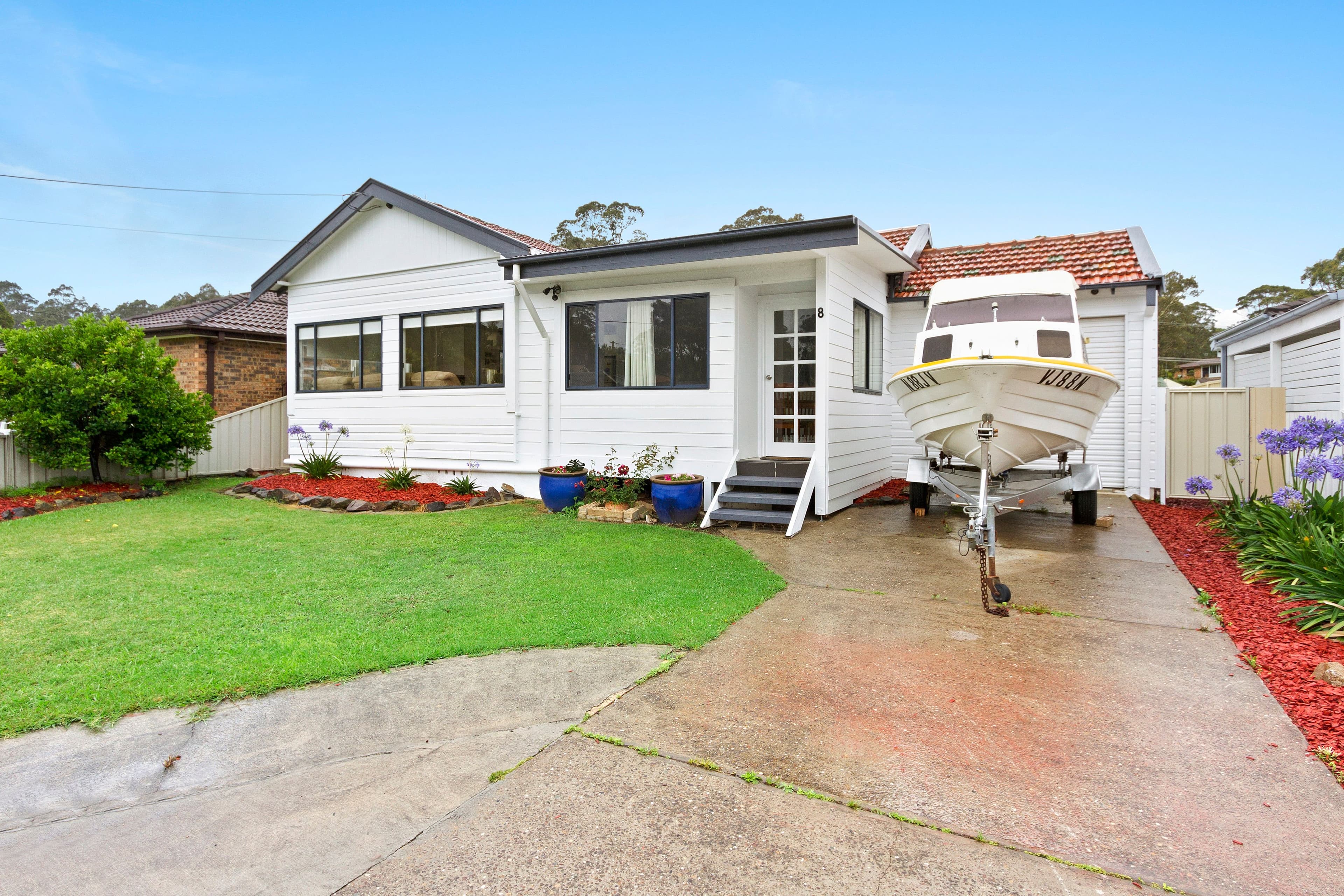 8 Clare Crescent, Batehaven - Image 1