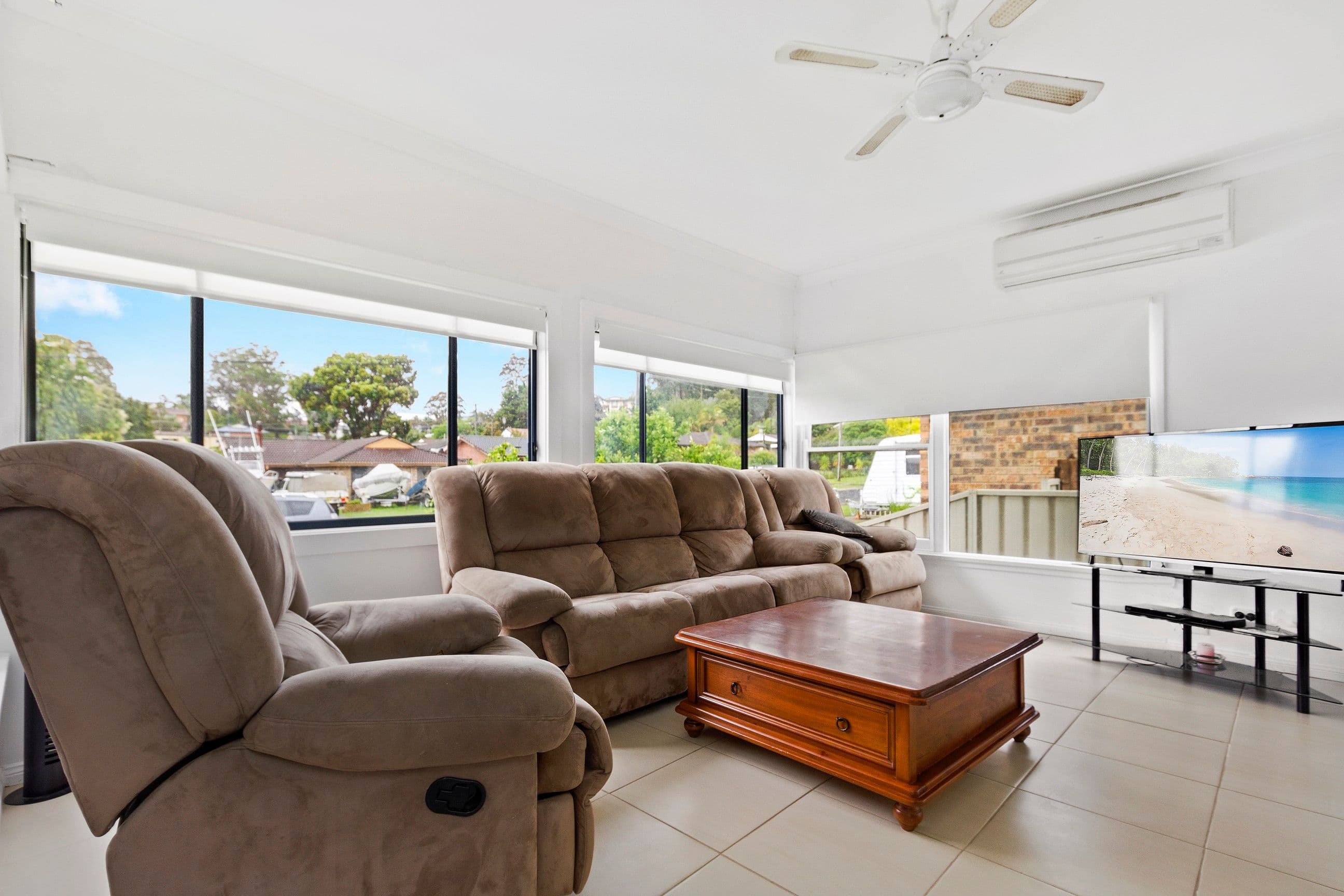 8 Clare Crescent, Batehaven - Thumbnail 2