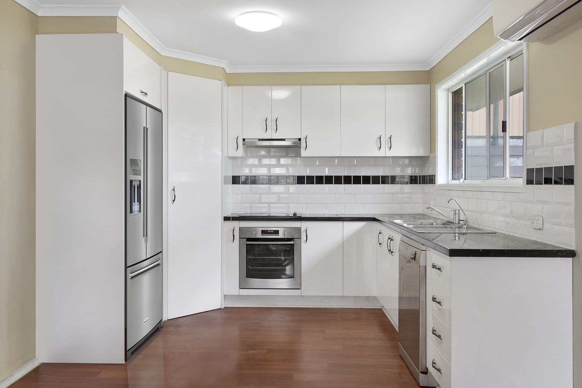 9 Cabernet Court, Kingston QLD 4114, Kingston - Thumbnail 2