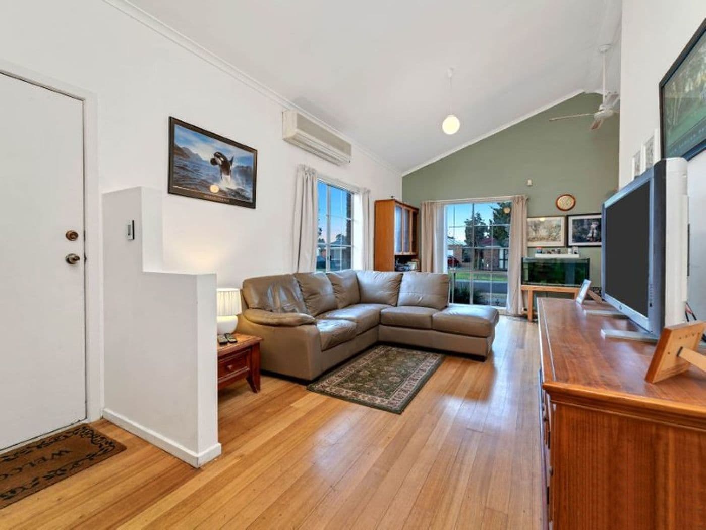 19 Niagara Way, Werribee VIC 3030, Werribee - Thumbnail 2