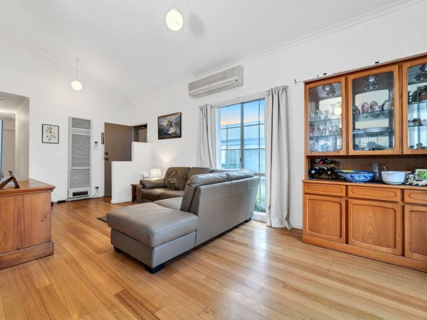 19 Niagara Way, Werribee VIC 3030, Werribee - Thumbnail 3