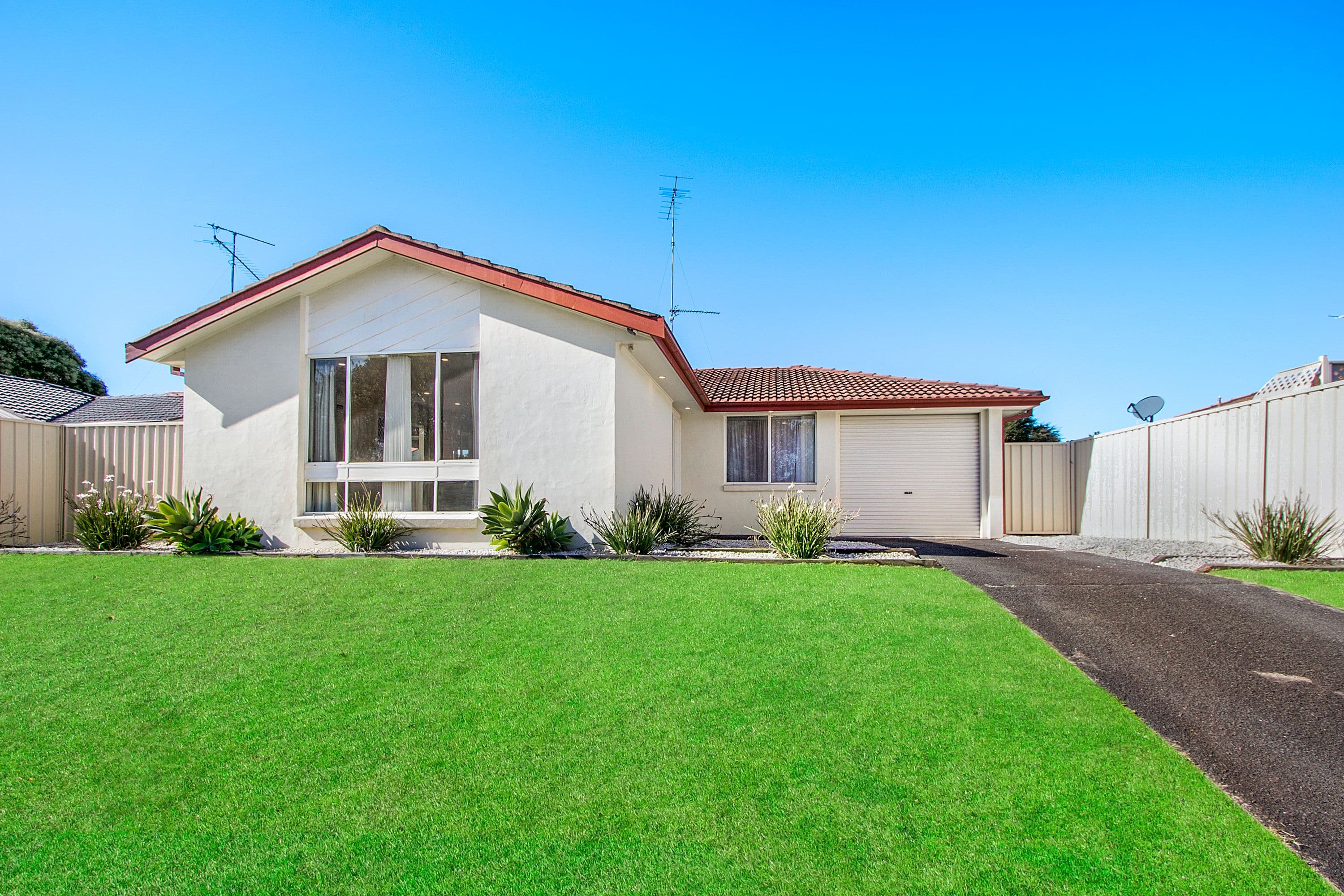 49 Loder Crescent, South Windsor - Image 1