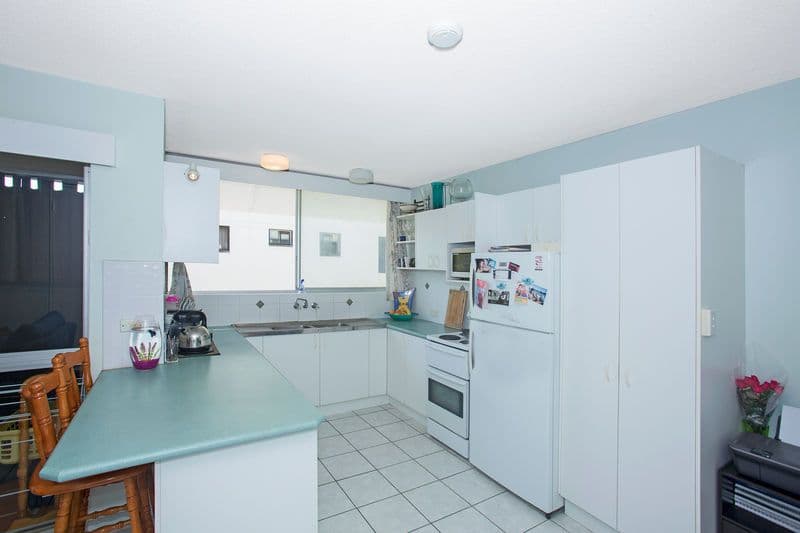 32 Powell Crescent, COOLANGATTA QLD 4225, Coolangatta - Thumbnail 3