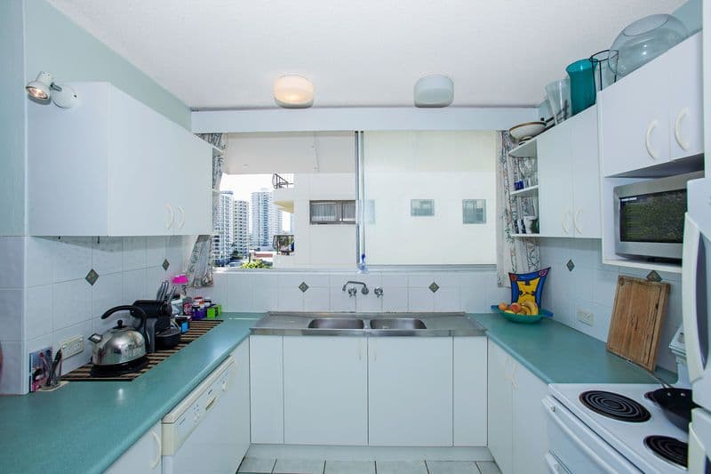 32 Powell Crescent, COOLANGATTA QLD 4225, Coolangatta - Thumbnail 6