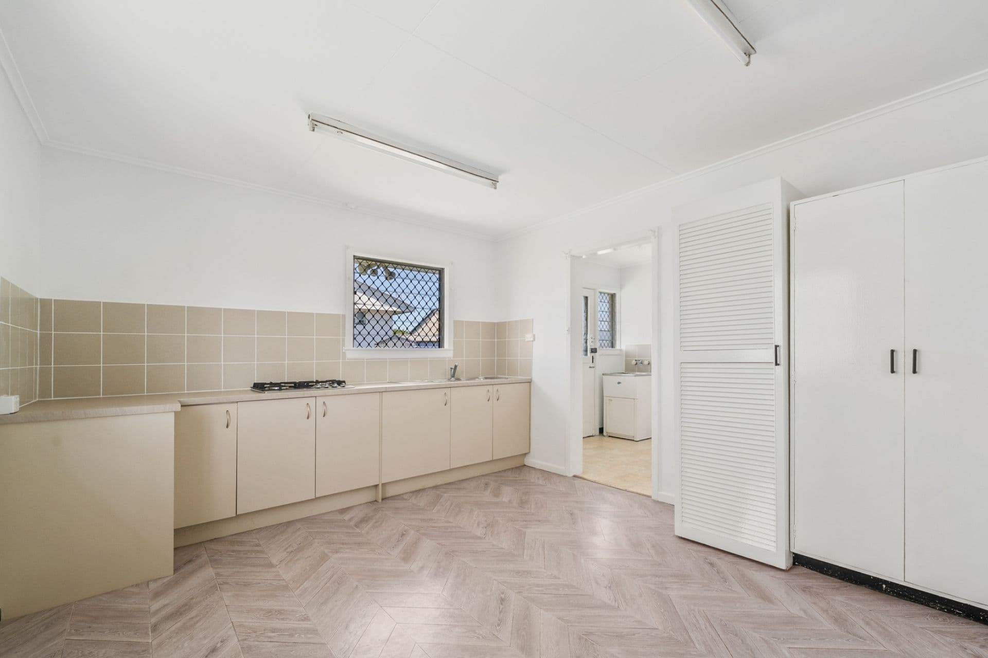 163 Wecker Road, Mansfield QLD 4122, Mansfield - Thumbnail 5