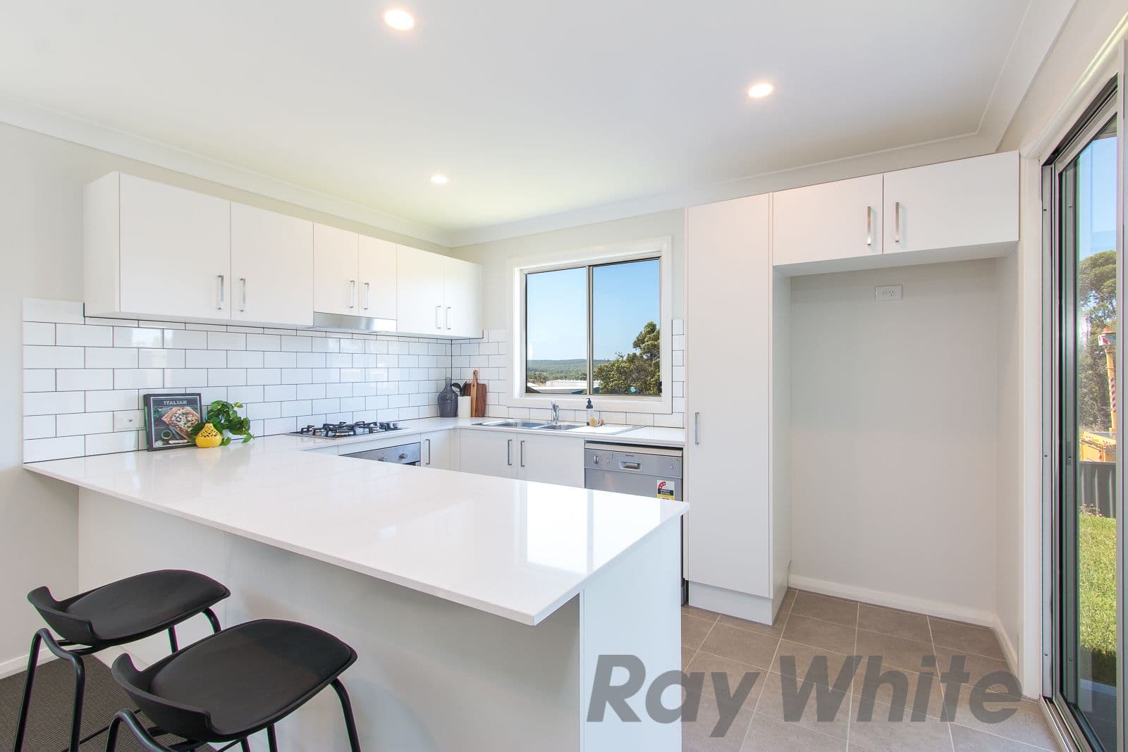 34 Blantyre Road, Macquarie Hills - Thumbnail 2