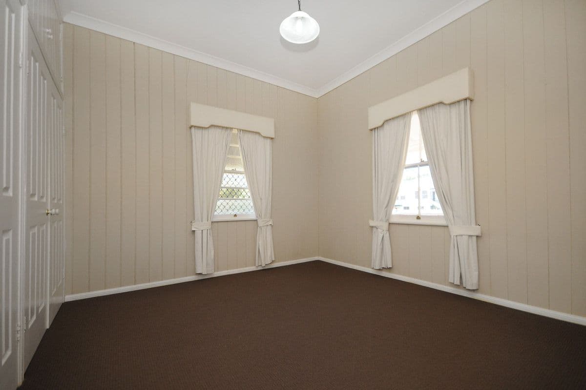 10 Wallace Street, NEWTOWN QLD 4350, Newtown - Thumbnail 3
