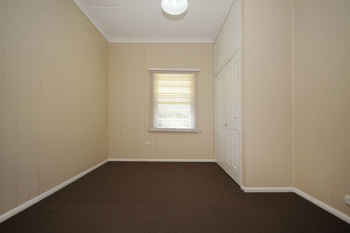 10 Wallace Street, NEWTOWN QLD 4350, Newtown - Thumbnail 4
