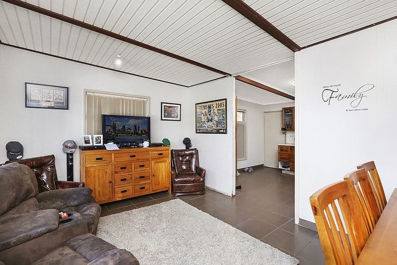 52 Gladys Avenue, Berkeley Vale - Thumbnail 3