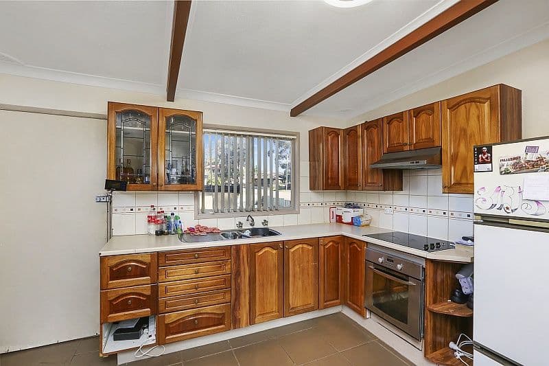 52 Gladys Avenue, Berkeley Vale - Thumbnail 4
