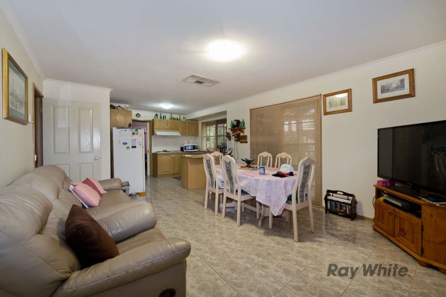 1 Hannah Close, Melton West VIC 3337, Melton West - Thumbnail 5