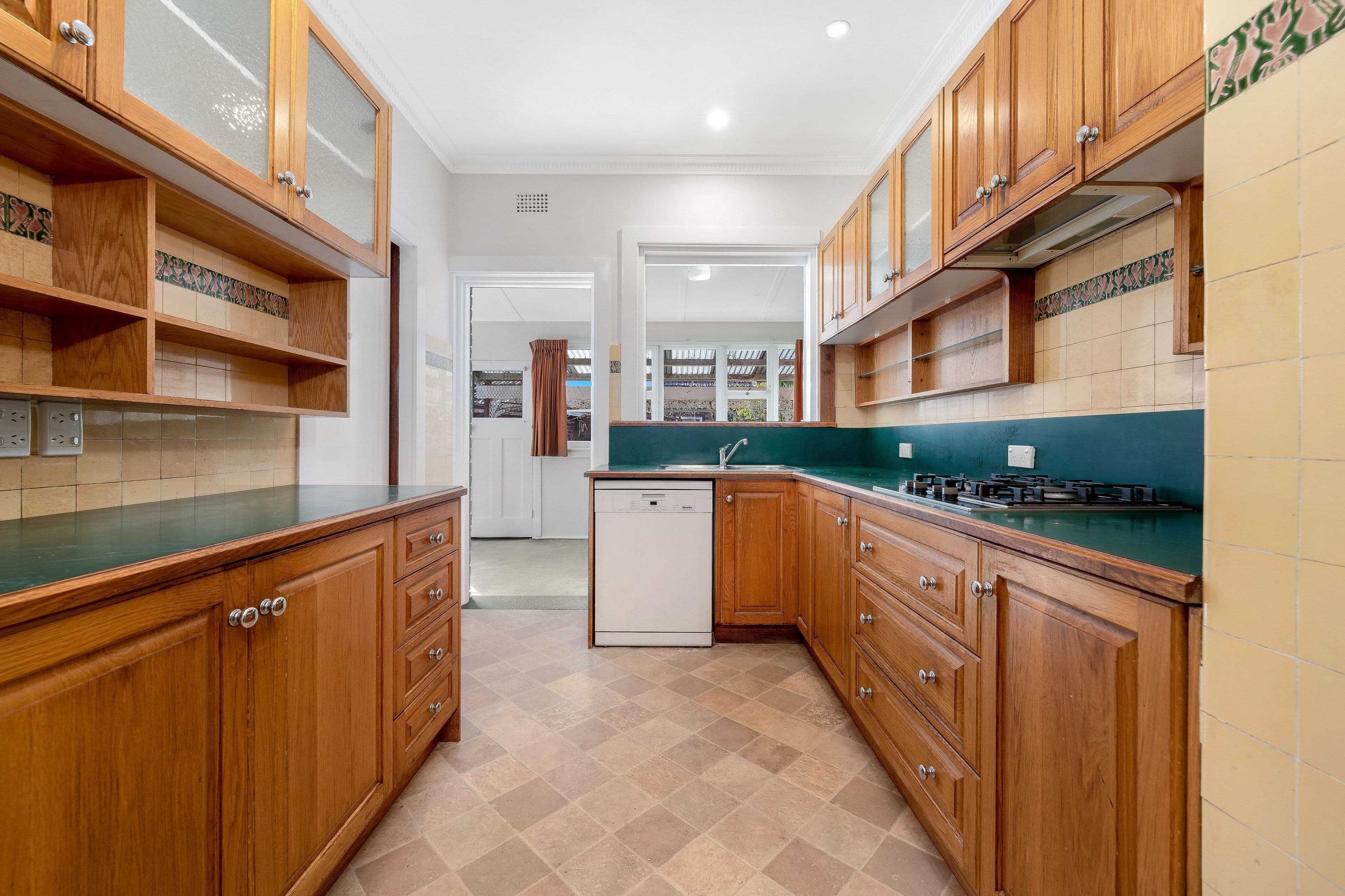 4 Neirbo Avenue, Hurstville NSW 2220, Hurstville - Thumbnail 4