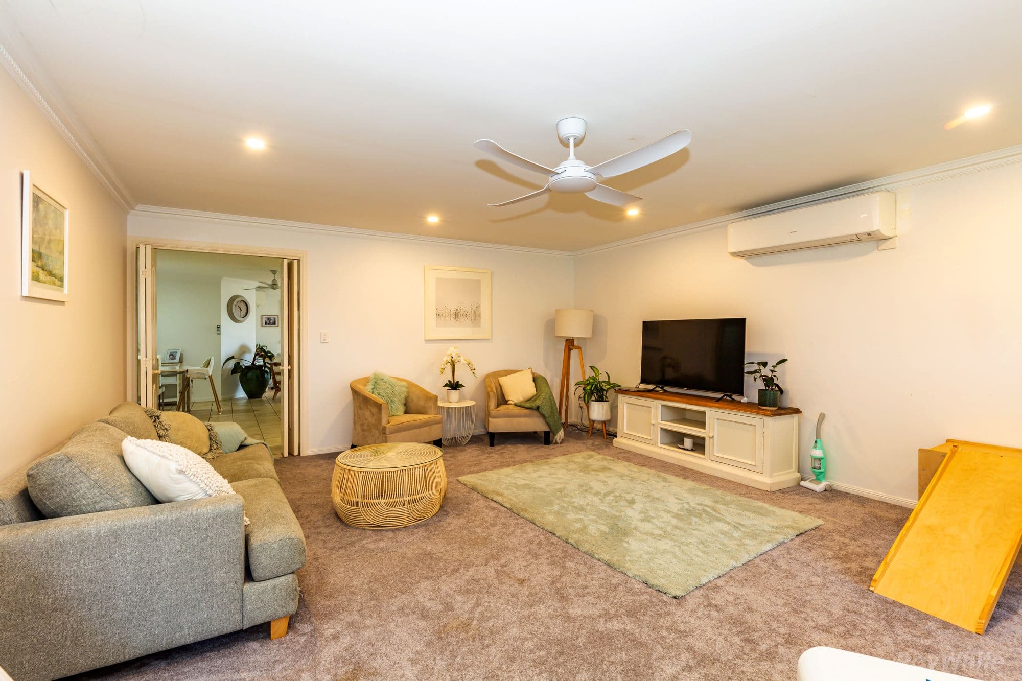 2 Bobby Place, Coral Cove QLD 4670, Coral Cove - Thumbnail 5