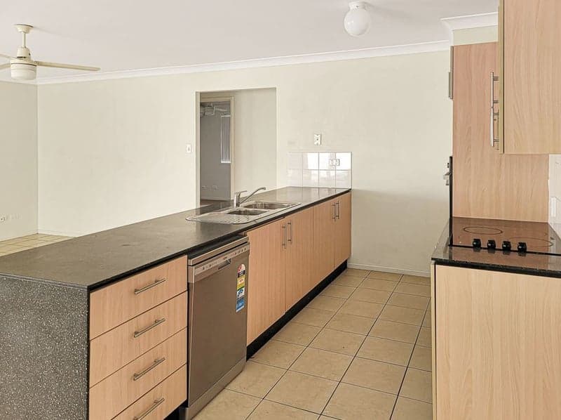 28 Burswood Close, Wulkuraka - Thumbnail 8