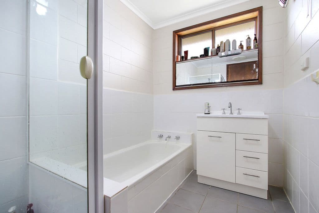 72 James Cook Avenue, Howlong NSW 2643, Howlong - Thumbnail 3