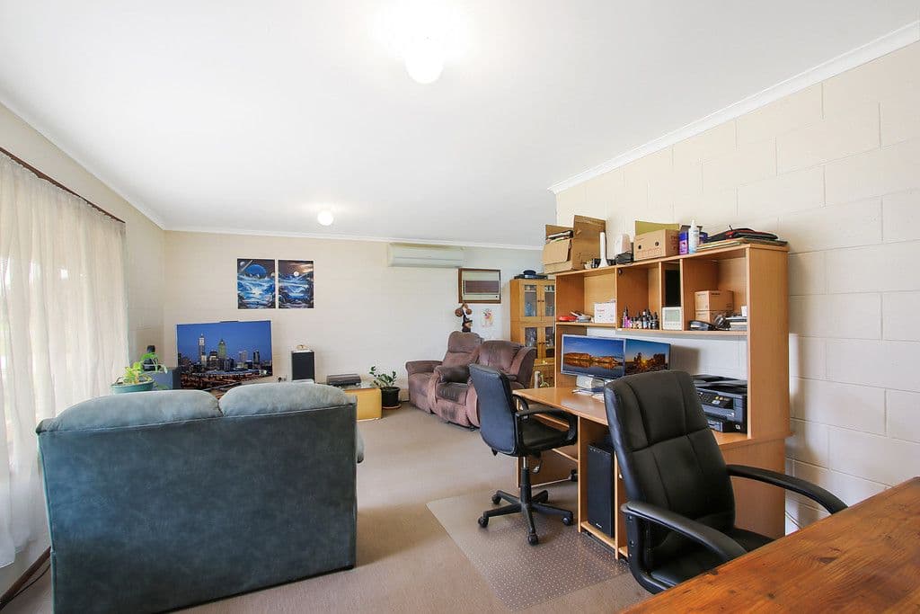 72 James Cook Avenue, Howlong NSW 2643, Howlong - Thumbnail 5