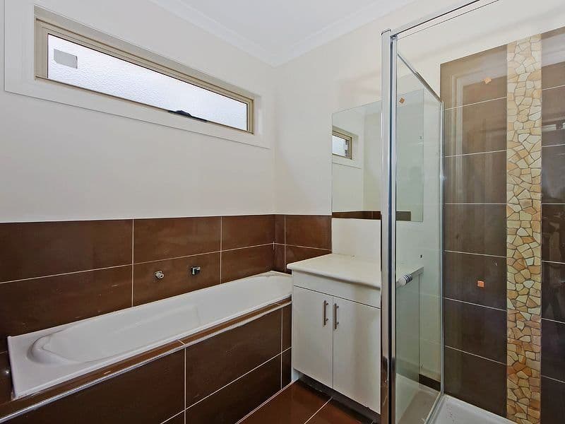 35 Moor Park Drive, CRAIGIEBURN VIC 3064, Craigieburn - Thumbnail 3
