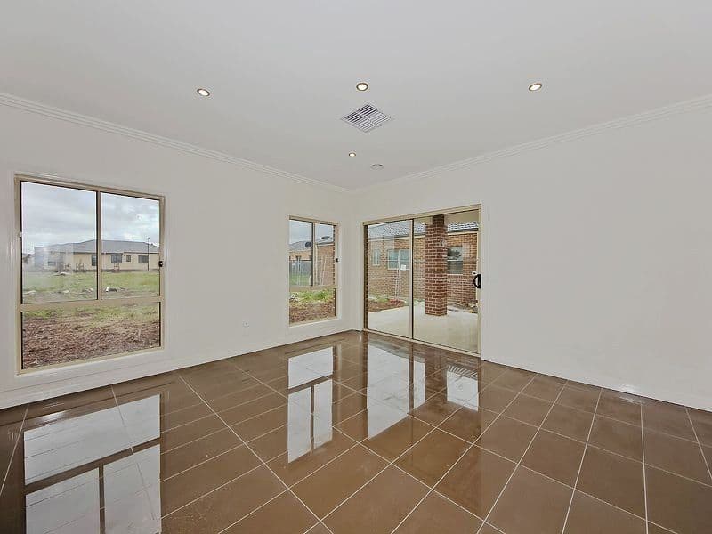 35 Moor Park Drive, CRAIGIEBURN VIC 3064, Craigieburn - Thumbnail 5