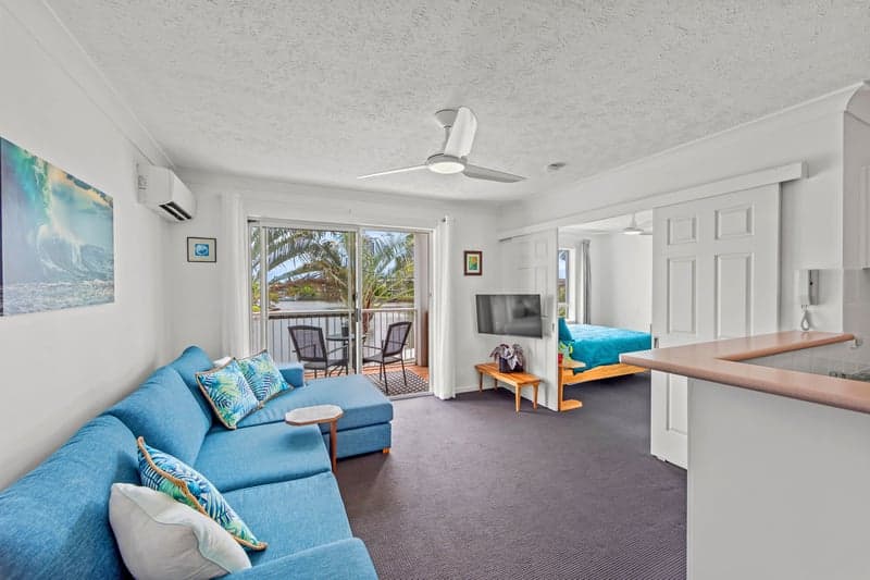 11 Taylor Street, Biggera Waters - Thumbnail 3