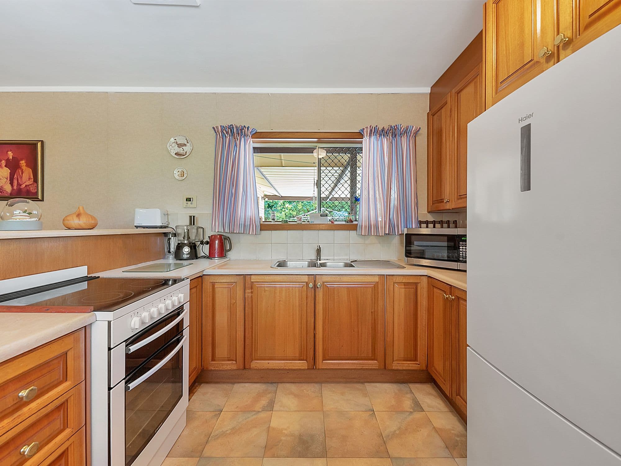 85 Warren Road, Modbury North SA 5092, Modbury North - Thumbnail 2