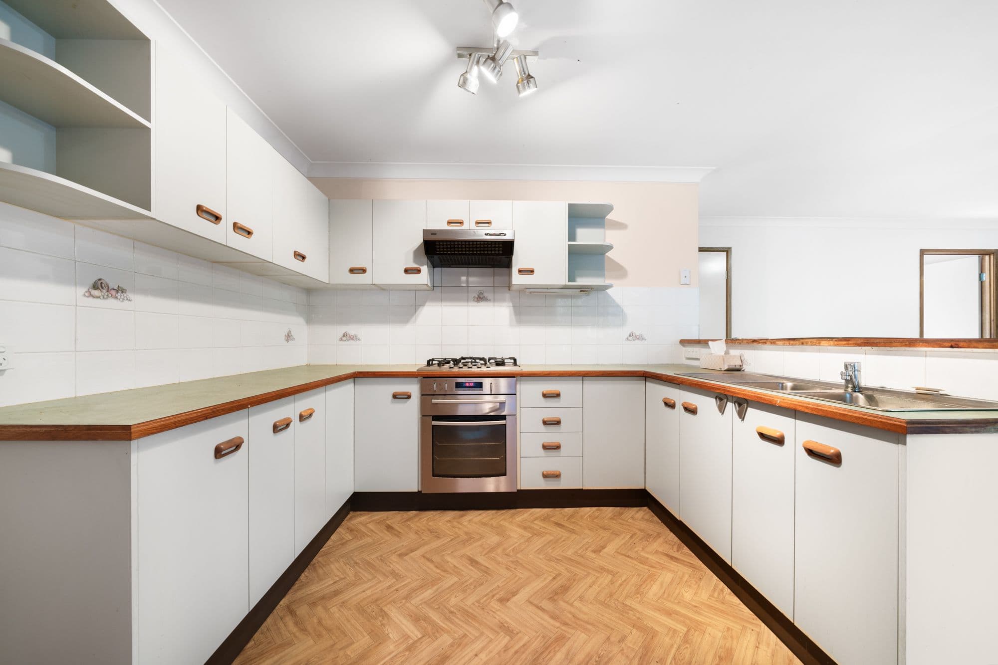 18 Honeysuckle Close, Glenning Valley NSW 2261, Glenning Valley - Thumbnail 2