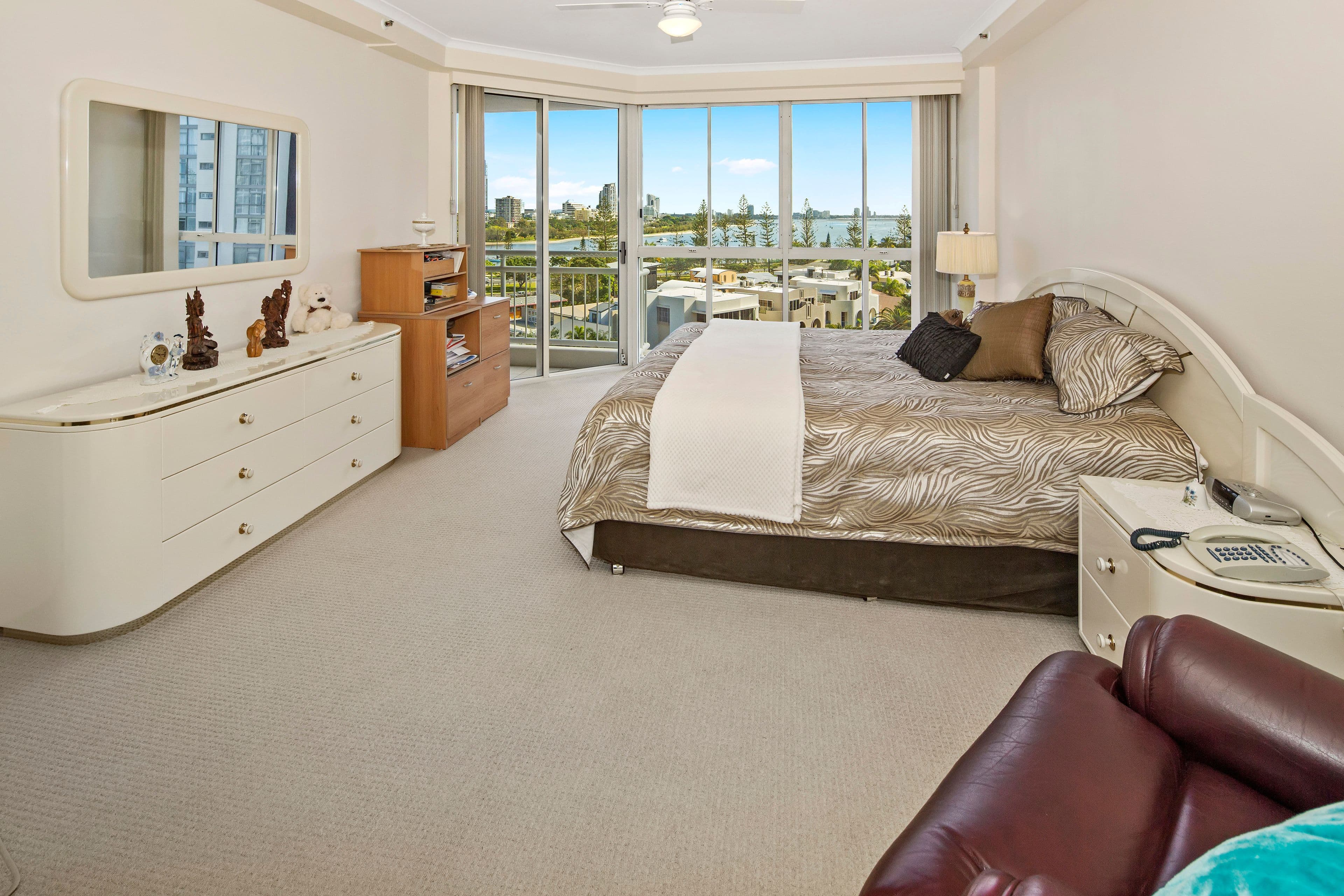 11-17 Hughes Avenue, Main Beach QLD 4217, Main Beach - Thumbnail 2