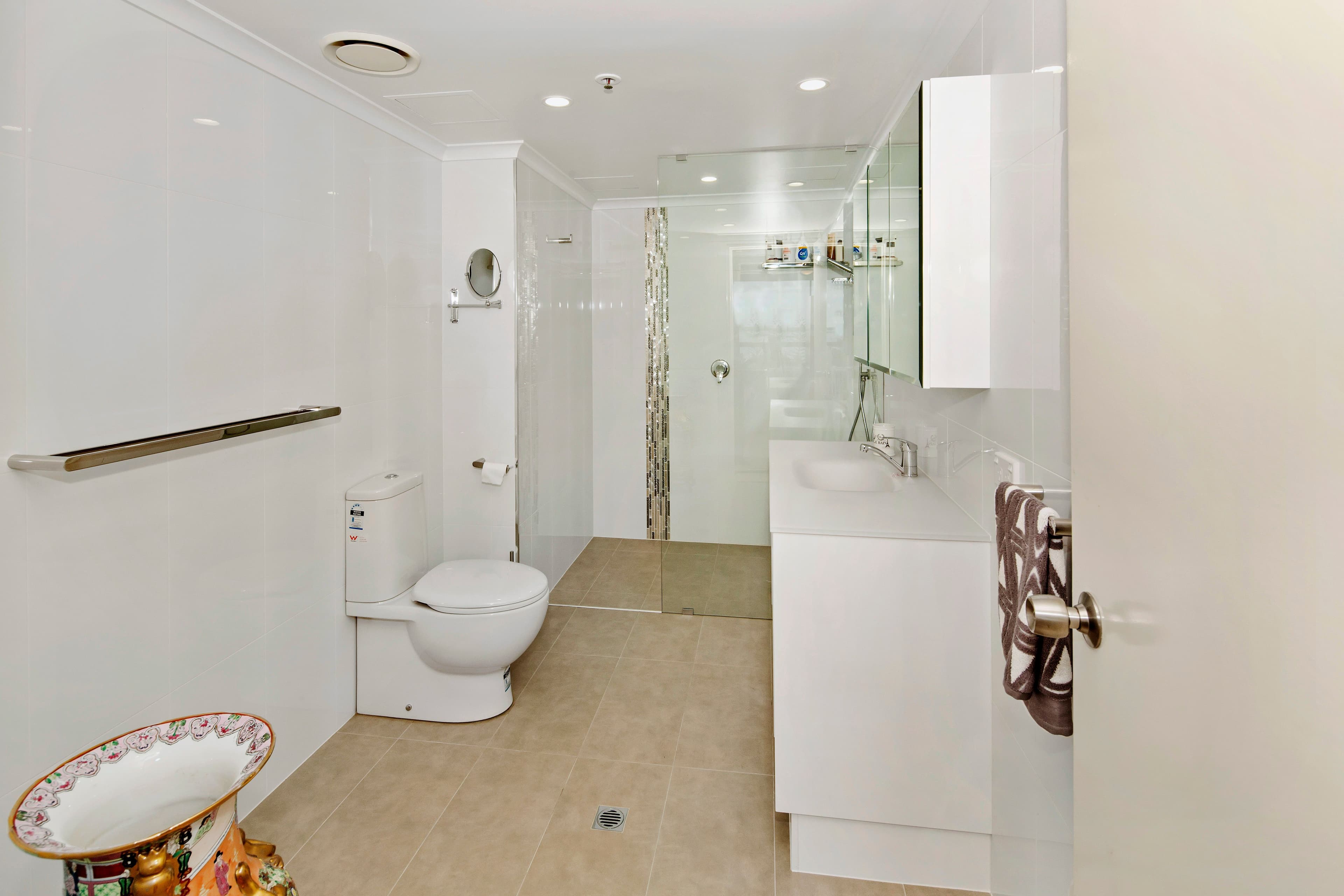 11-17 Hughes Avenue, Main Beach QLD 4217, Main Beach - Thumbnail 5