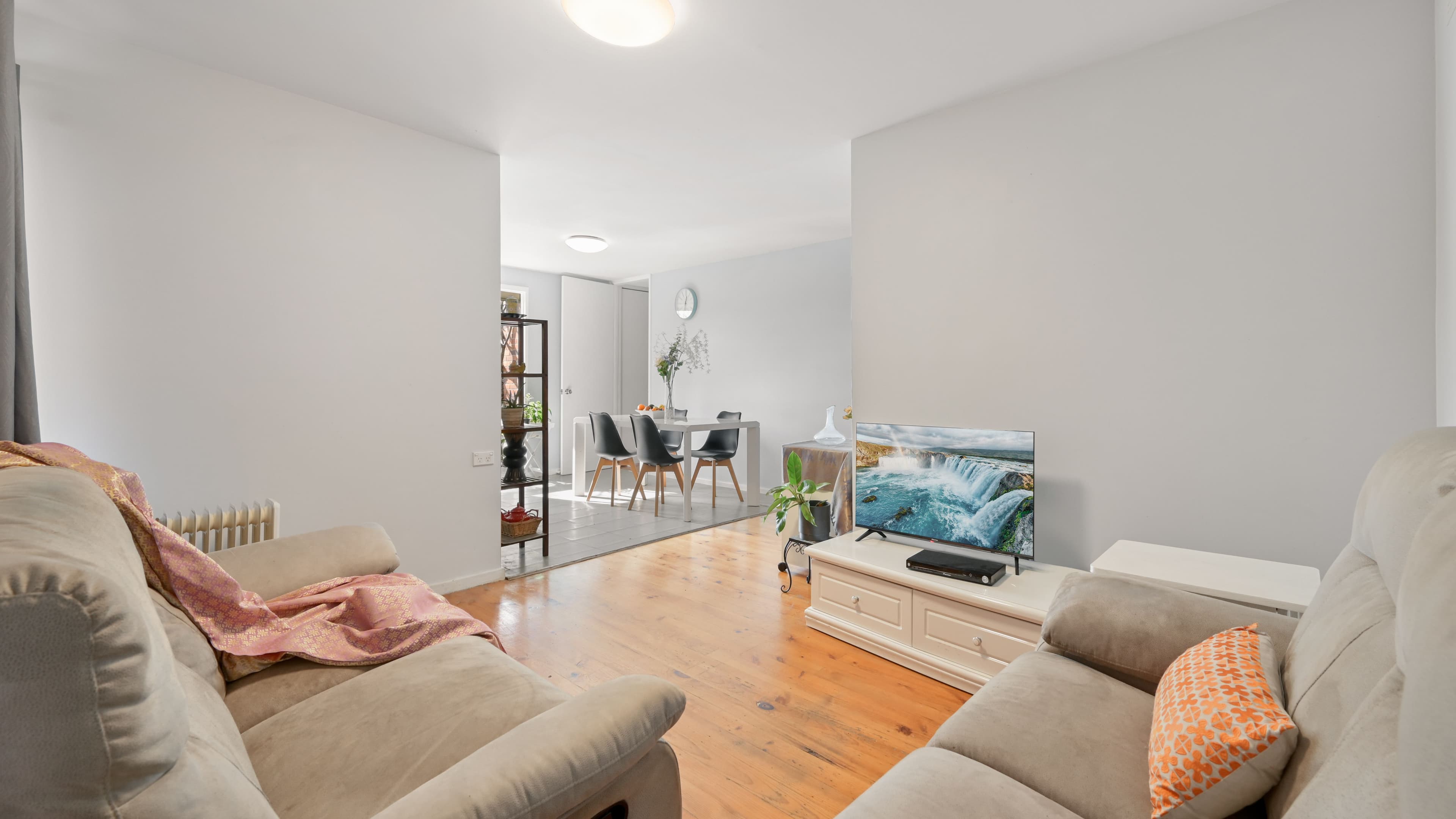 6 Eurabbie Place, Macquarie Fields NSW 2564, Macquarie Fields - Thumbnail 2