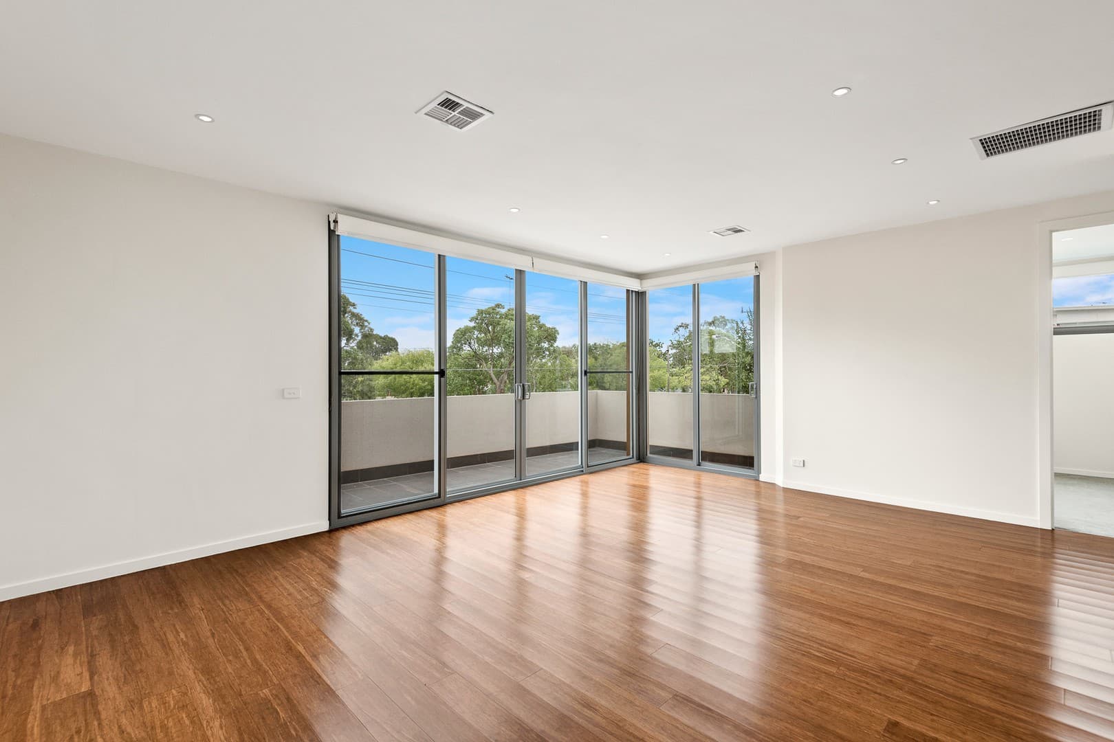 205/927 Doncaster Road, Doncaster East, VIC 3109, Doncaster East - Thumbnail 3