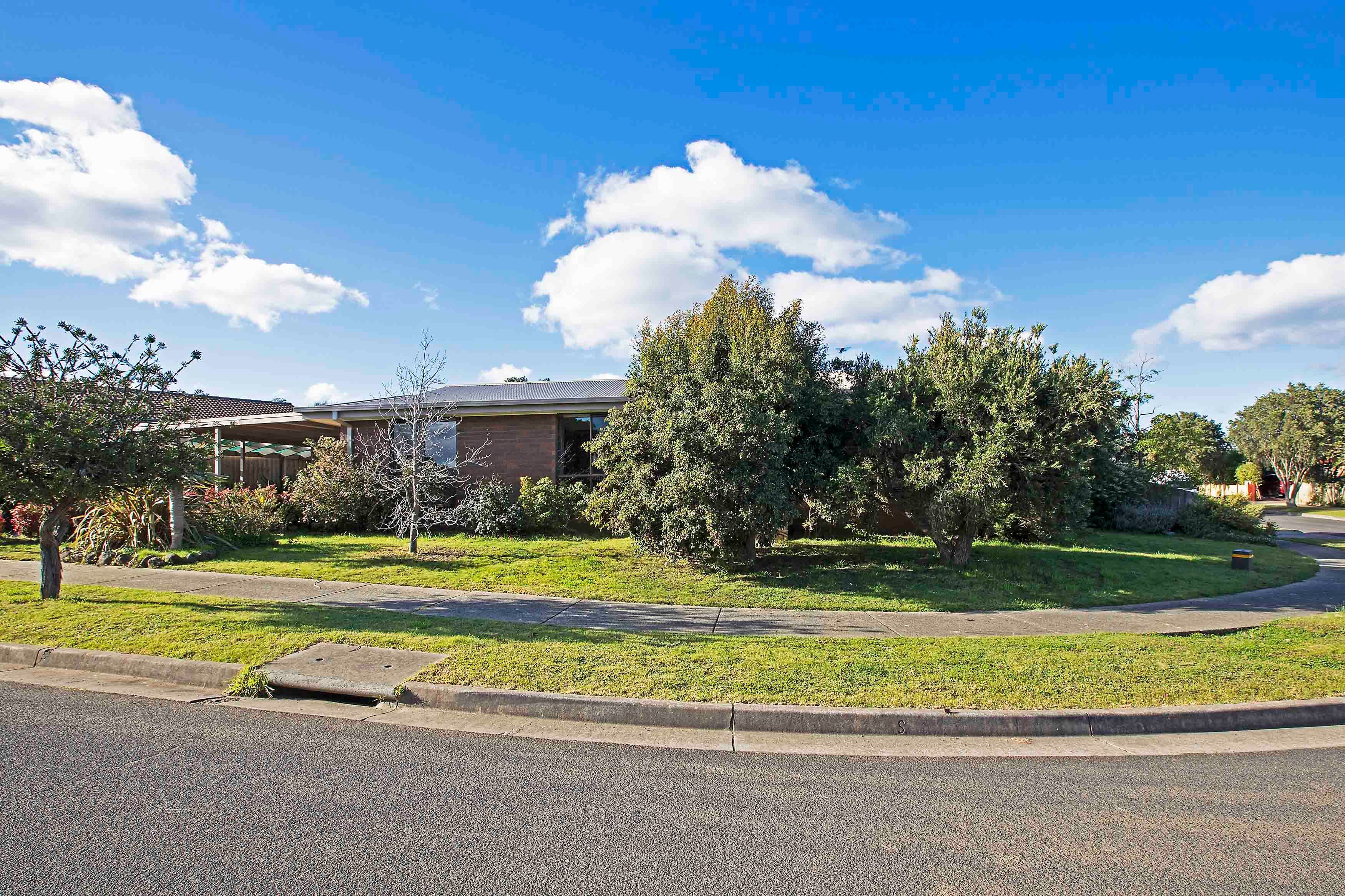 10 Springhurst Crescent, Grovedale VIC 3216, Grovedale - Thumbnail 2