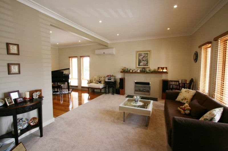 2 Winbourne Road, MOUNT WAVERLEY VIC 3149, Mount Waverley - Thumbnail 4